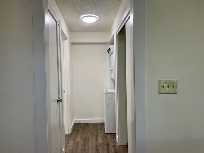 Building Photo - E1504
