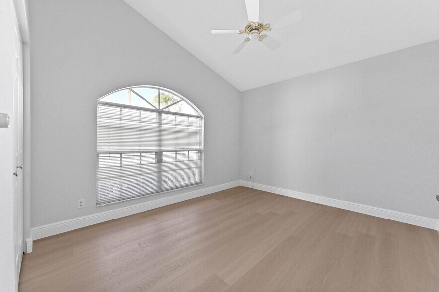 Building Photo - 14066 Glenlyon Ct