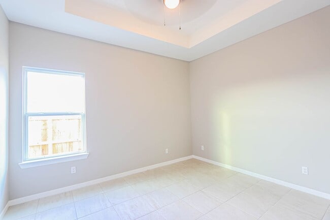 Building Photo - 918 N Blair Ave