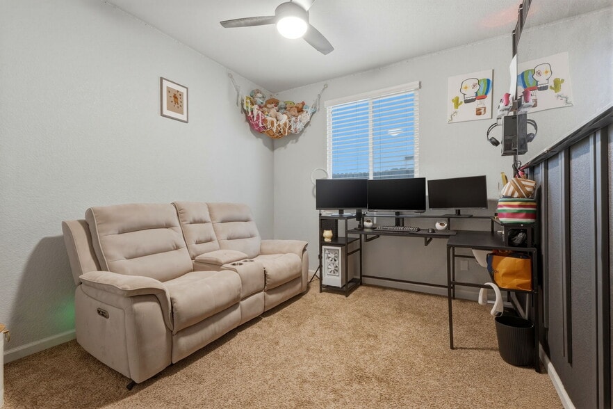 Building Photo - 1161 Greenbrier Dr