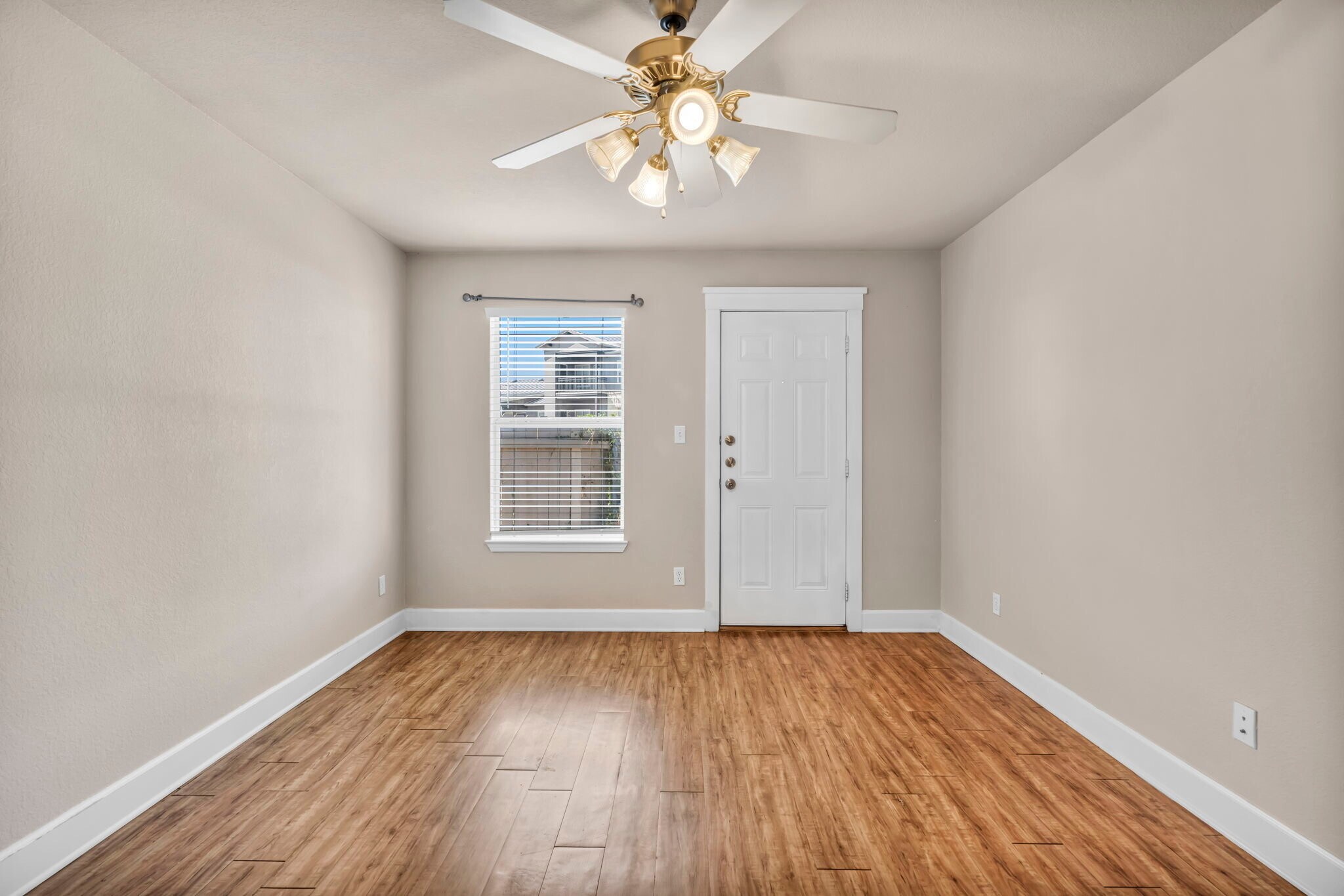 Building Photo - 710 Claremont Pky