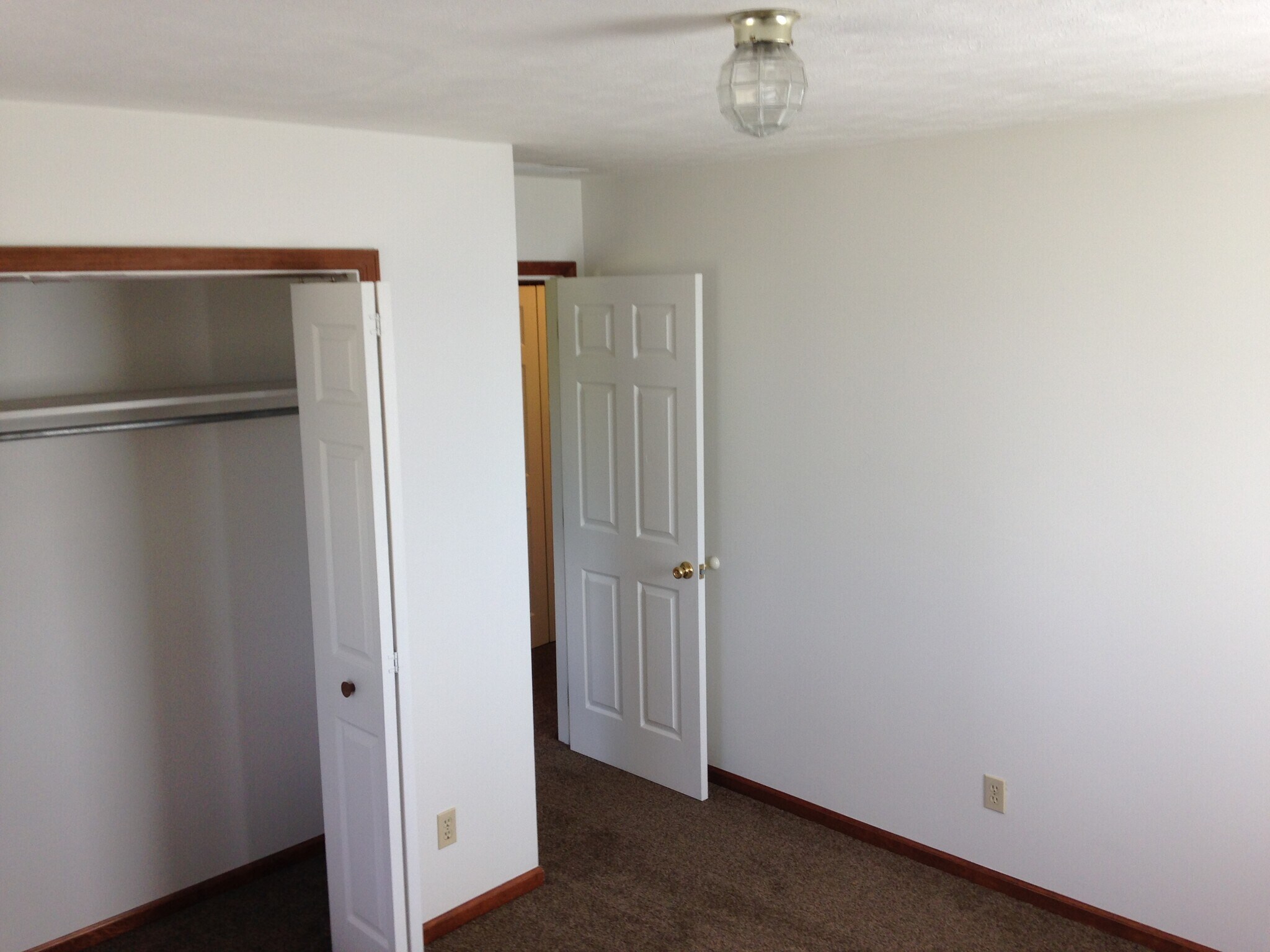 Building Photo - 1884 Shawnee Dr