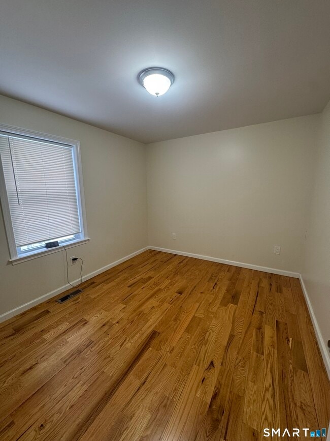 Building Photo - 695 Shelton St