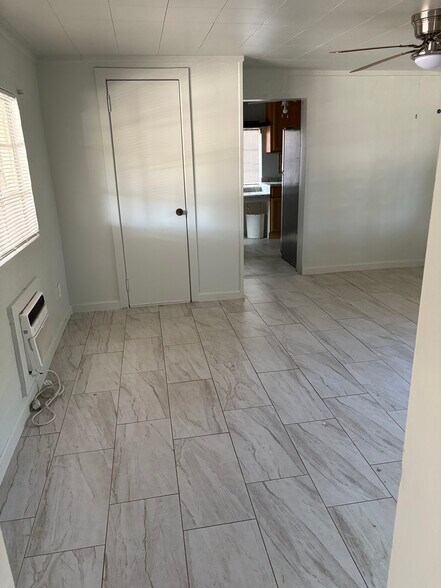 Building Photo - 250 S Grand Dr