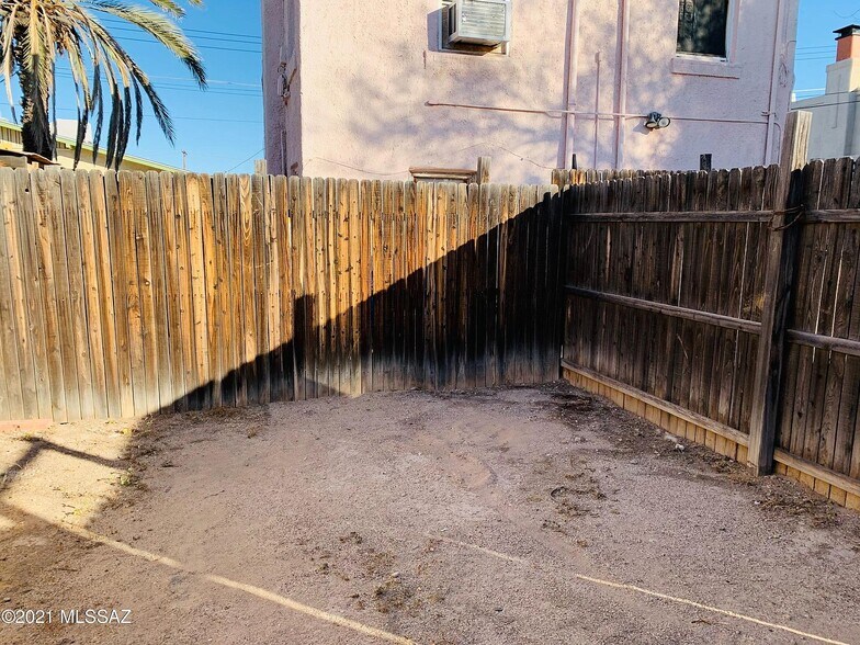 backyard - 616 E 8th St