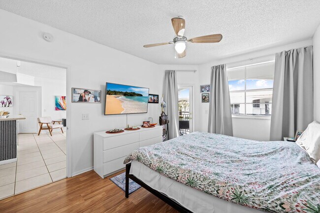 Building Photo - 3225 NE 184th St