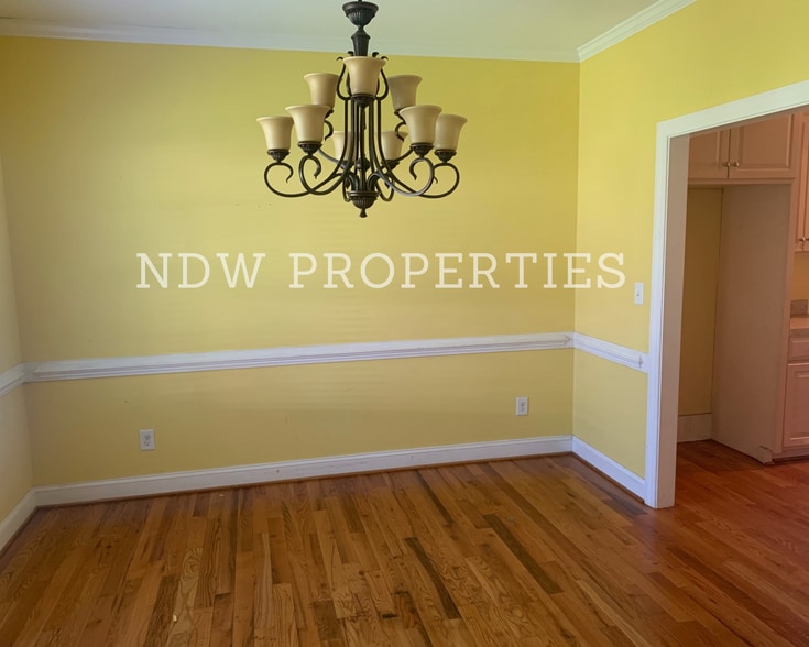 Building Photo - 185 S White St