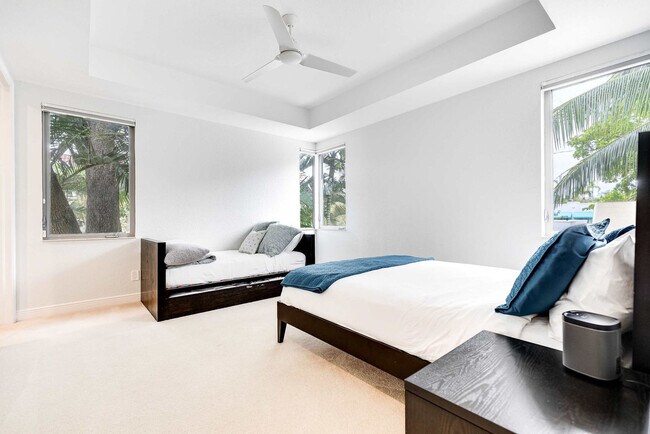 Building Photo - 1412 SE 2nd St