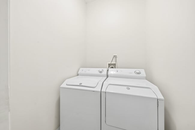 Building Photo - 938 N Washtenaw Ave