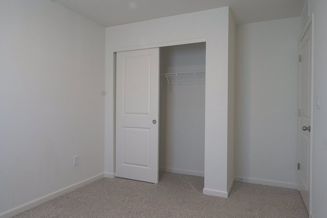 Building Photo - 6561 Sassafras Wy