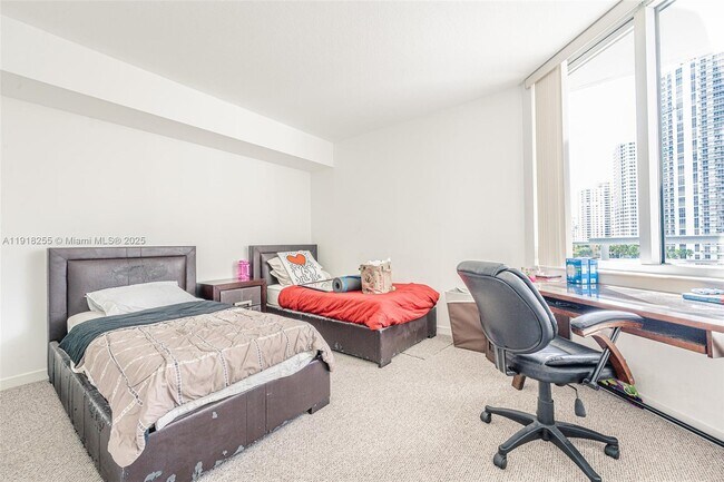 Building Photo - 325 S Biscayne Blvd