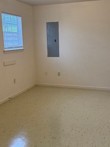 Building Photo - 2731 Huey P Long Ave