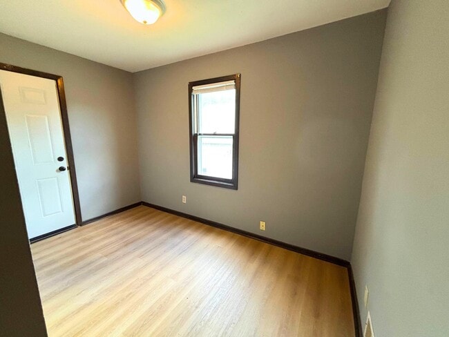 Building Photo - 822-824 Menomonie St