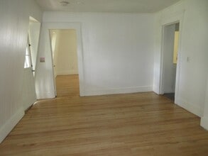 Building Photo - 80 Cleghorn St