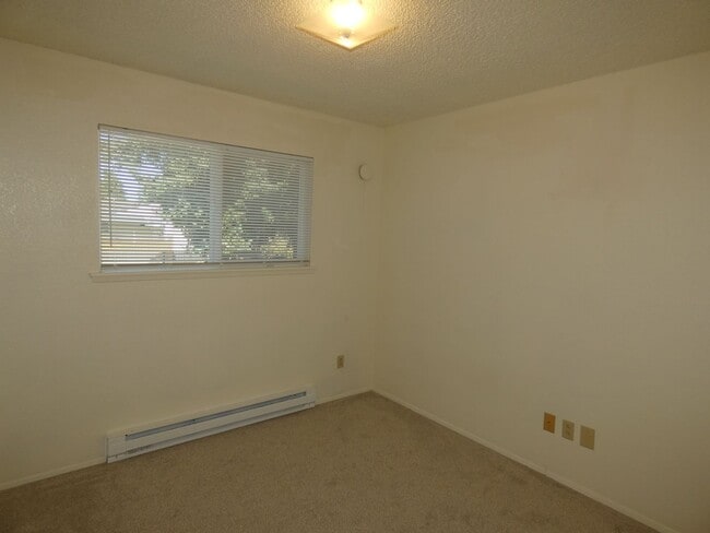 Building Photo - **Beautiful Duplex**