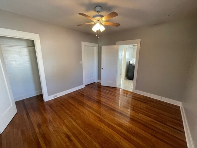 Building Photo - 2 Bedroom 1 Bath Craftsman