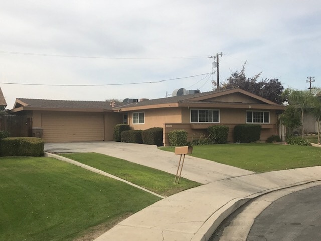 Building Photo - House