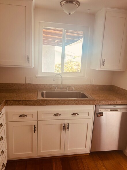 Building Photo - 1916 Felice Dr