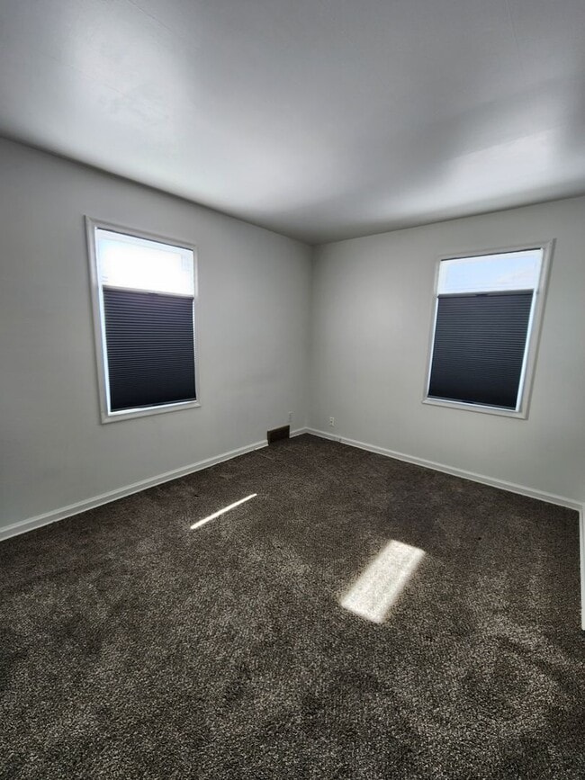 Building Photo - Darling remodeled 2 bdrm house w/ fenced y...