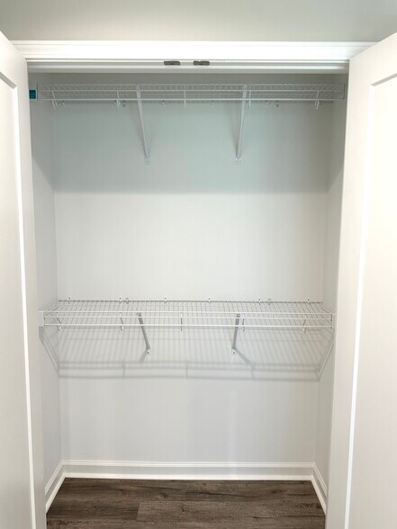 Shelving - 2217 Kenwood Blvd SE