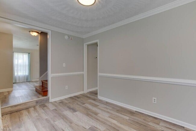 Building Photo - 3800 Sunset Point