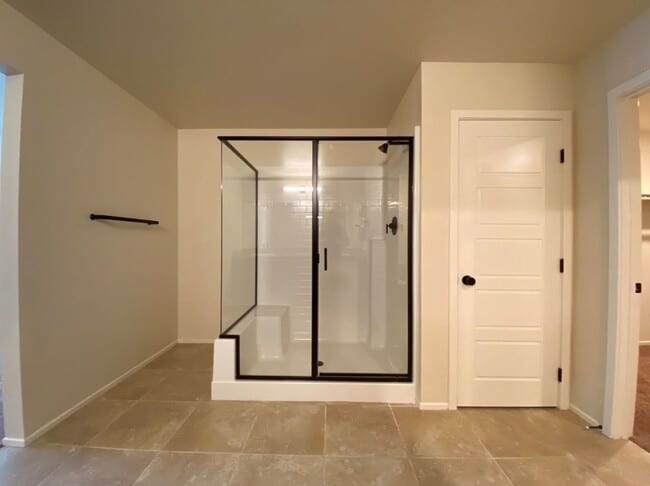 Building Photo - 4 BED 3 BATH Townhome, 1 LOFT, 2 GARAGES, GATED!