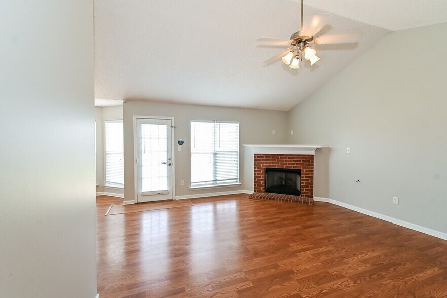 Building Photo - 1812 Cherry Creek Dr