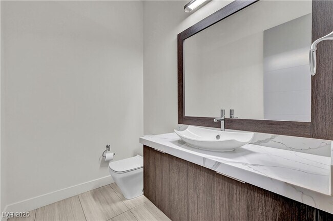 Building Photo - 68 Grey Feather Dr