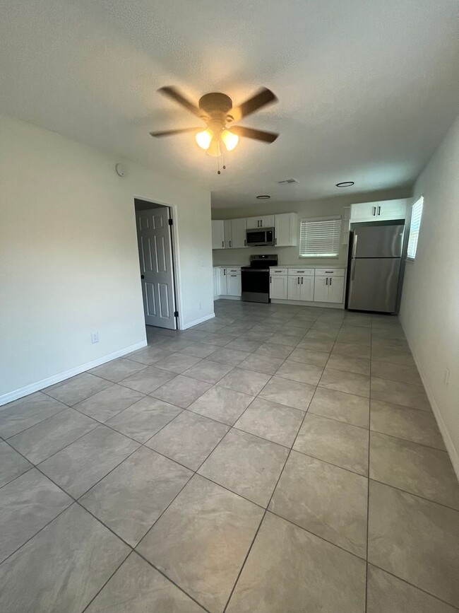 Building Photo - NEWLY RENOVATED 3 BEDROOM 2 BATH HOME