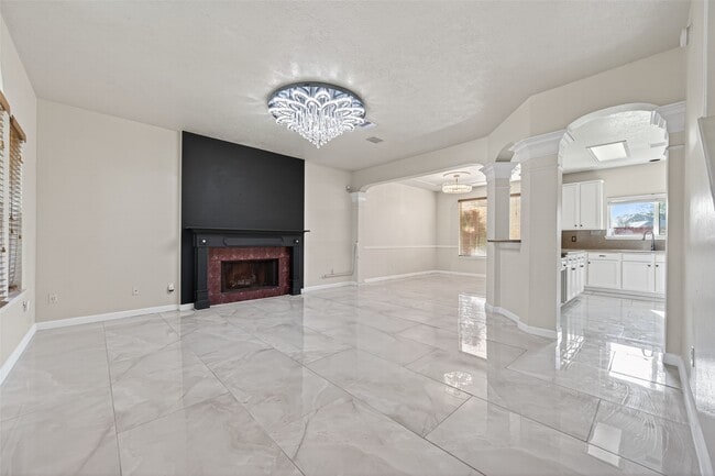 Building Photo - 6710 Creek Village Dr