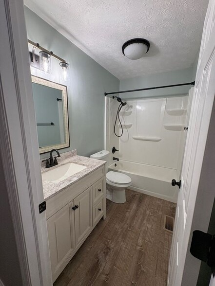 Building Photo - 2087 Granada Dr