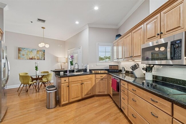 Building Photo - 1001 S Rome Ave