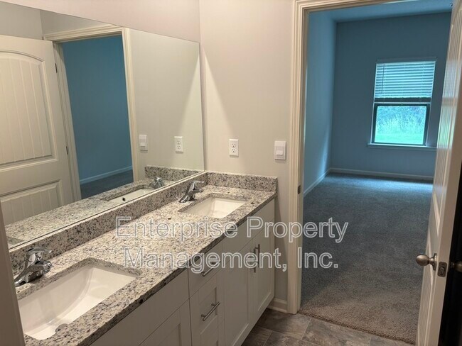 Building Photo - 385 Windemere Lp