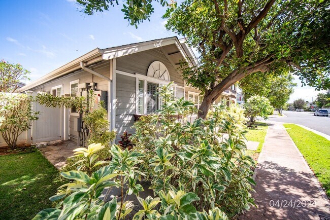 Building Photo - 3 BD/2 BA Home with Enclosed Garage in Ewa Beach (Pets ok)