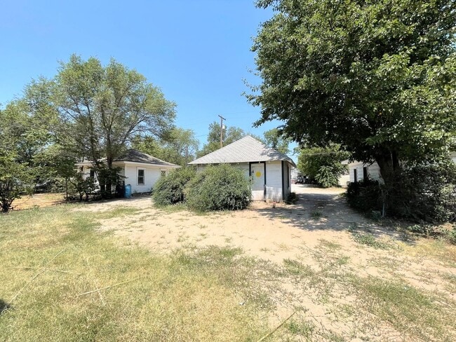 Building Photo - Updated 3 bedroom home