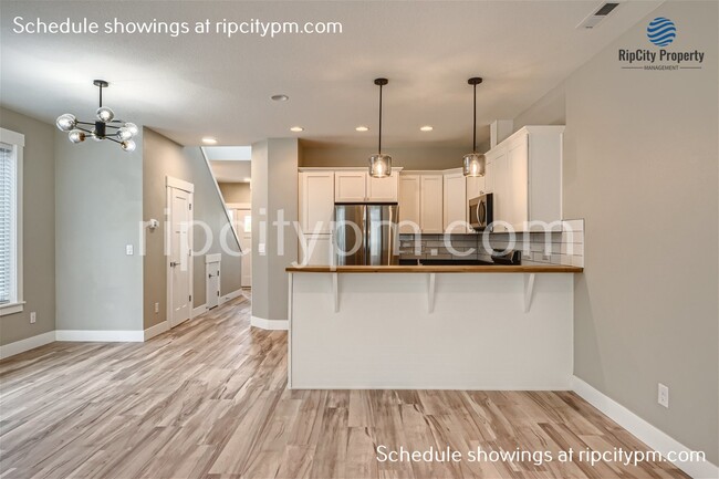 Building Photo - Gorgeous 3-Bed/2.5 Bath townhouse in St. J...