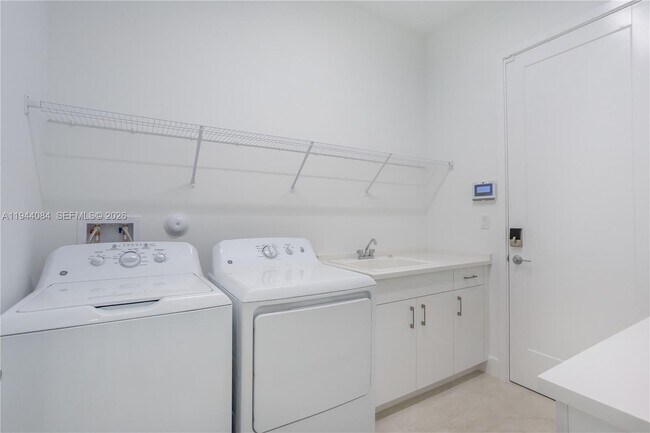 Building Photo - 8525 Crystal Downs Ave