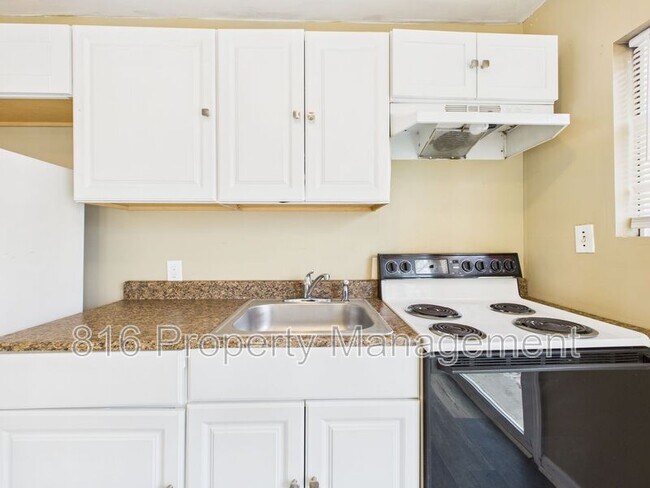 Building Photo - 3716 Mersington Ave