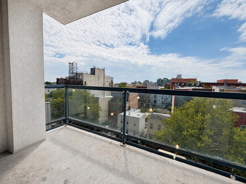 Building Photo - 143 Skillman Ave