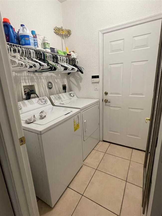 Building Photo - 932 NW 126th Terrace