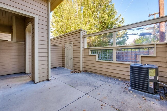 Building Photo - 4616 Hampton Falls Pl