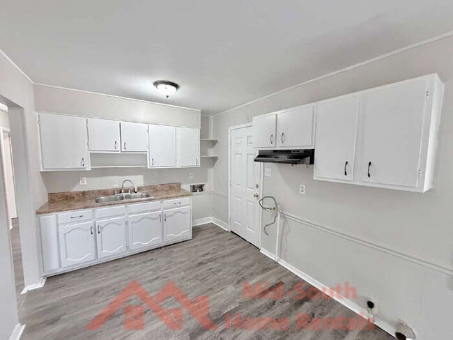 Building Photo - 1880 Willow Wood Ave