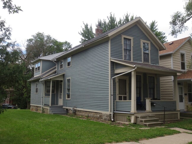 Building Photo - Two Bedroom Home with a bonus room/3rd bedroom in Historic District (Williams-Woodland Historic P...