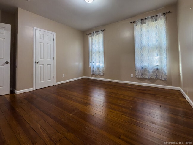 Building Photo - 19 Upson St