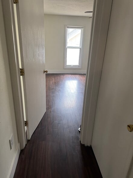 Building Photo - 832 Wealthy St SE