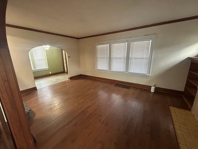 Building Photo - Charming 4BR House in Steubenville