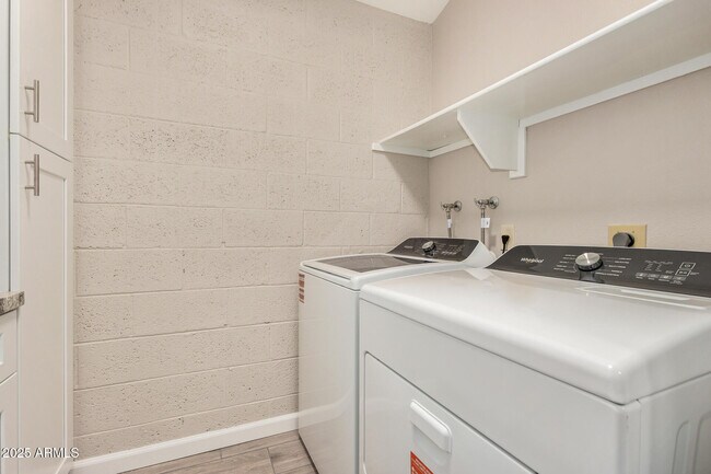 Building Photo - 5136 E Evergreen St