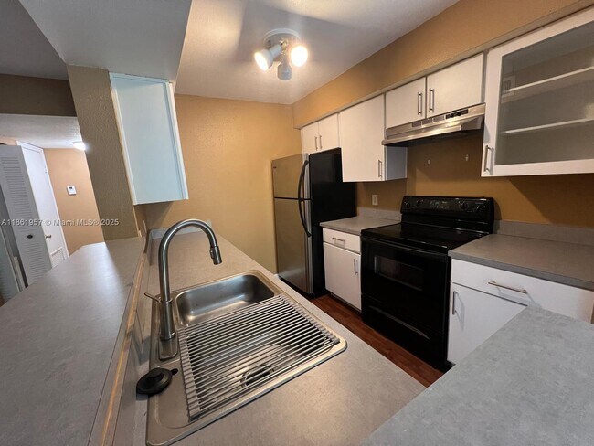 Primary Photo - 2350 NW 33rd St