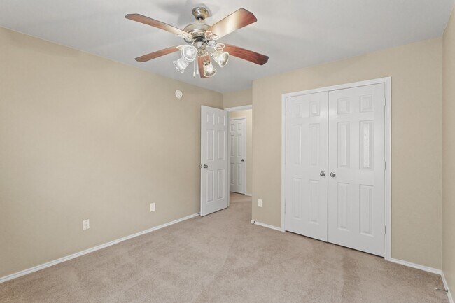 Building Photo - 2818 Lockeridge Oaks Dr