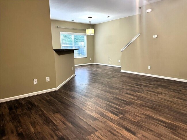 Building Photo - 538 Oakside Pl